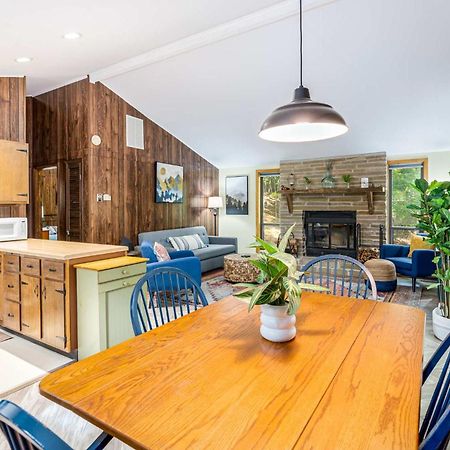 Villa Modern W Fire Pit Deck, Grill & Hot Tub Berkeley Springs Exterior foto